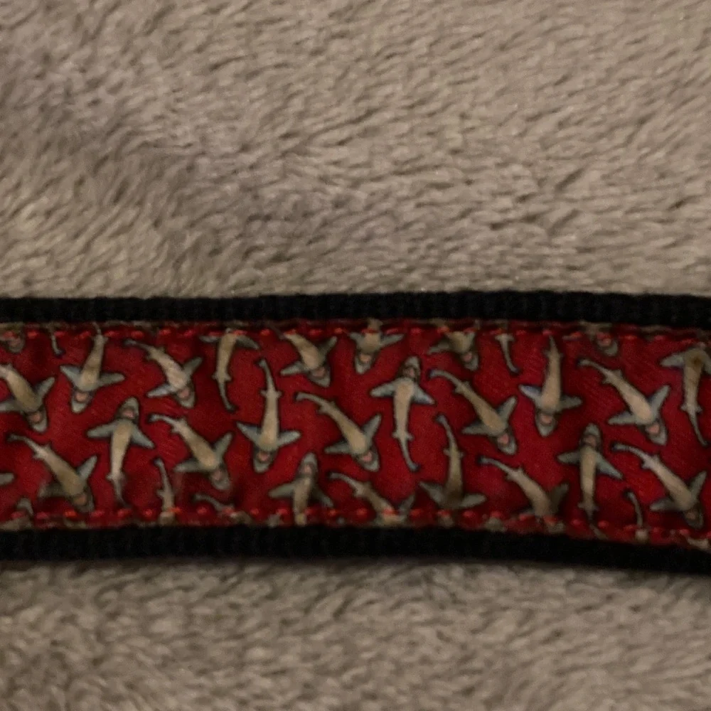 Vineyard vines shark belt size 28